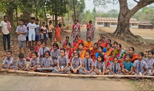 শিক্ষক বদলিকে কেন্দ্র করে রণক্ষেত্র 