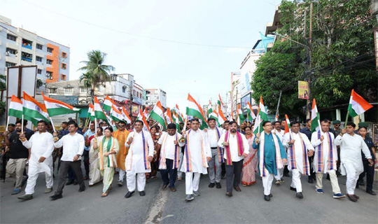আগে দেশ, তারপর অন্য কিছু,  জাতীয় পত