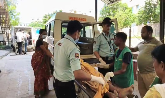 অ্যাম্বুলেন্সে আধ ঘণ্টা ছটফট করলেন ম