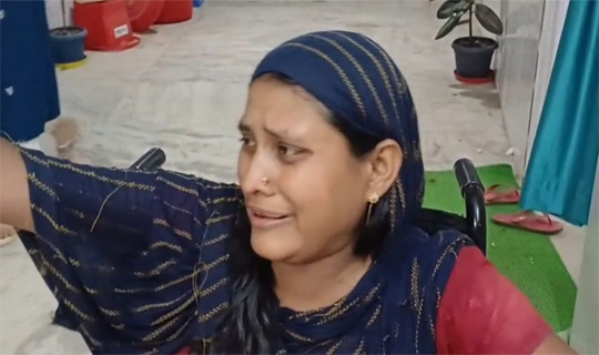পুকুরে স্নান ও কাদা ছোড়াছুড়িকে কেন্দ