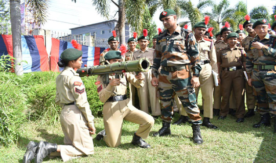আসাম রাইফেলসের অস্ত্র প্রদর্শনীতে প্