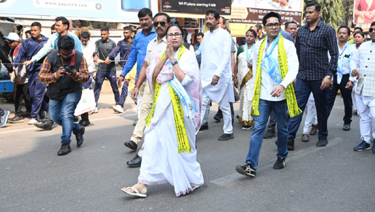 ডবল  ইঞ্জিন  তো  দিল্লি  ও  ডুবে  গি