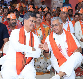 পশ্চিমবঙ্গে ভোট প্রচারের ফাঁকে প্রধা