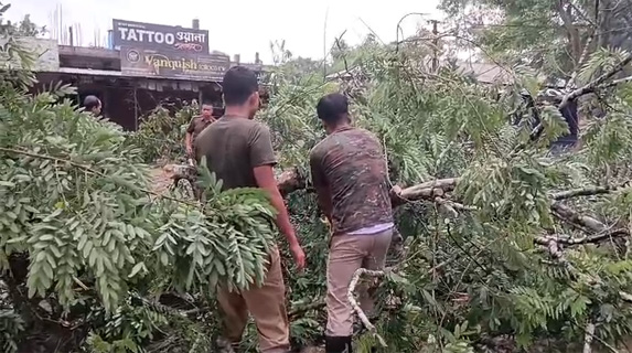 কালবৈশাখীর তাণ্ডবে লণ্ডভণ্ড ধর্মনগর 