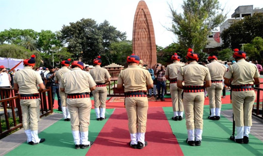 জালিয়ানওয়ালা বাগ হত্যাকাণ্ডের শহীদদের প্রতি শ্রদ্ধা নিবেদন 