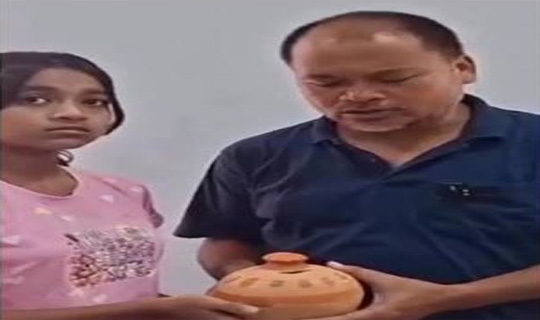 বন্যাত্রাণে পিগি ব্যাংকের জমানো টাকা দান করে সবার মন জয় করল আসামের সপ্তম শ্রেণির এক ছাত্রী