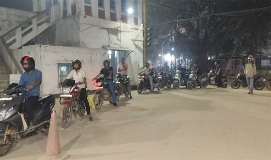 পেট্রোল পাম্প গুলিতে দেখা গেল পেট্রো