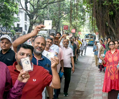 পশ্চিমবঙ্গে দুই দফার বিধানসভা নির্বাচনে রেকর্ড ৯২.৪৭ শতাংশ ভোটার উপস্থিতি