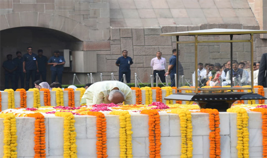 জাতির পিতা মহাত্মা গান্ধীর মৃত্যুবার্ষিকীতে শ্রদ্ধা নিবেদন করলেন  রাষ্ট্রপতি, উপরাষ্ট্রপতি এবং প্রধানমন্ত্রী