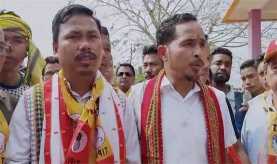 বিশাল মিছিল ও নাচ-গানের মাধ্যমে মনোন