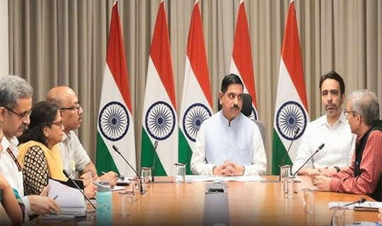 শিক্ষামন্ত্রী হিসেবে দায়িত্ব নিলেন কেন্দ্রীয় মন্ত্রী প্রহ্লাদ জোশী